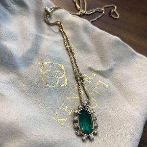 Brett Pendant Necklace In Emerald